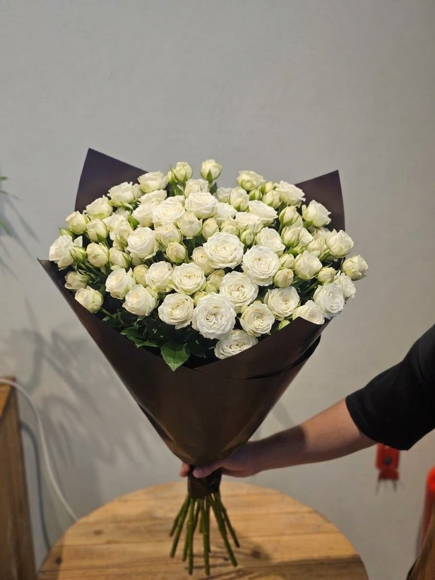 10 White Baby Roses Bouquet