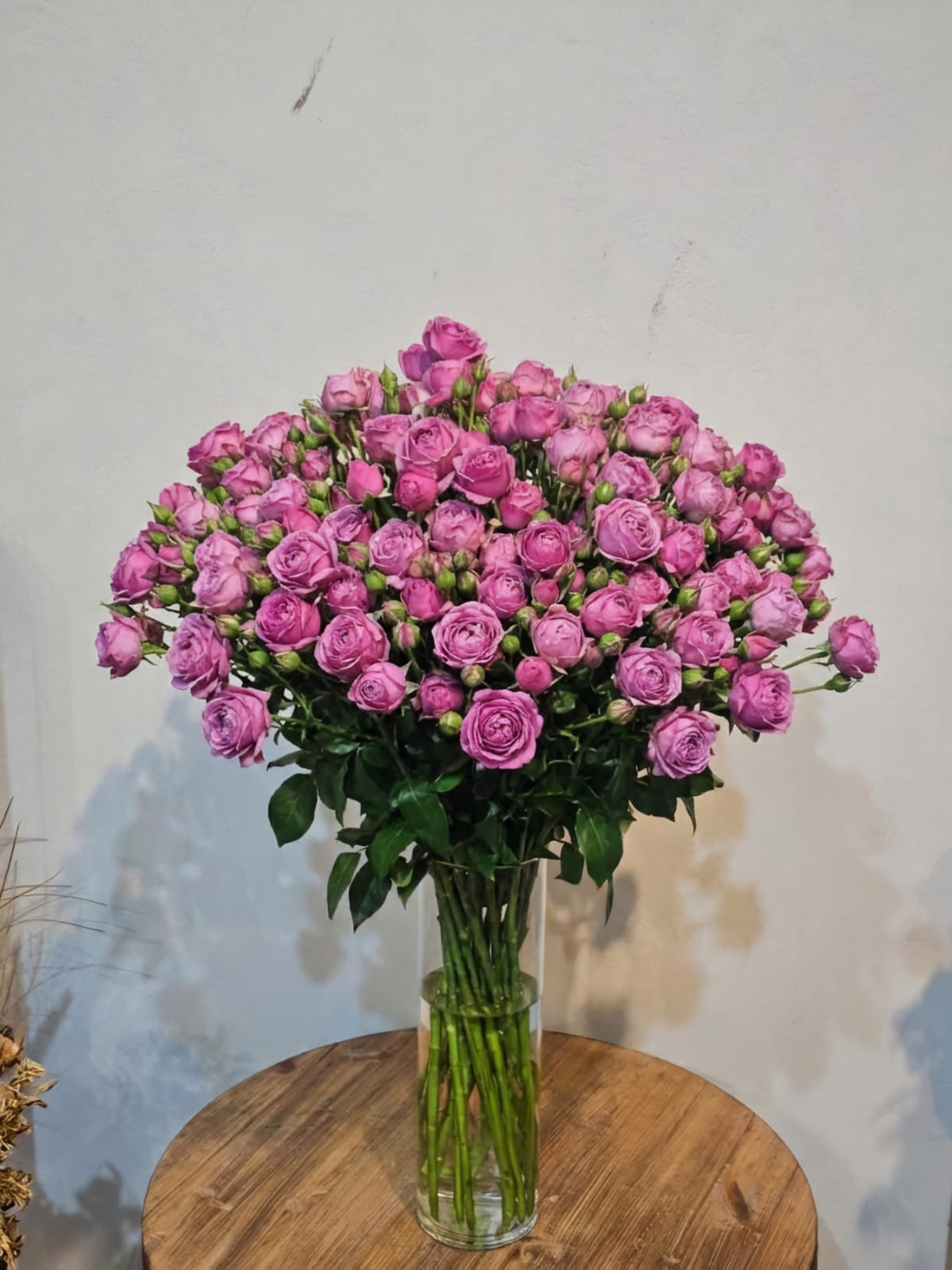20 Lavender Spray Roses with Vase